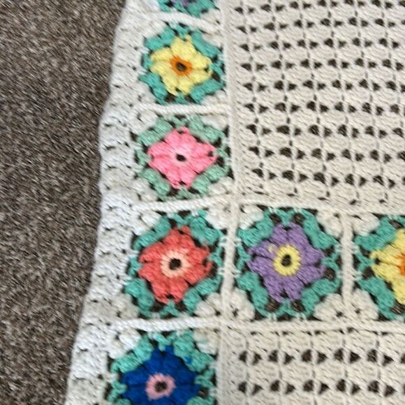 Vintage Hand Crocheted Granny Floral Cottagecore Boho Throw Blanket Afghan - Picture 8 of 11